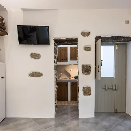 Marina's Traditional Stone House * Koronos